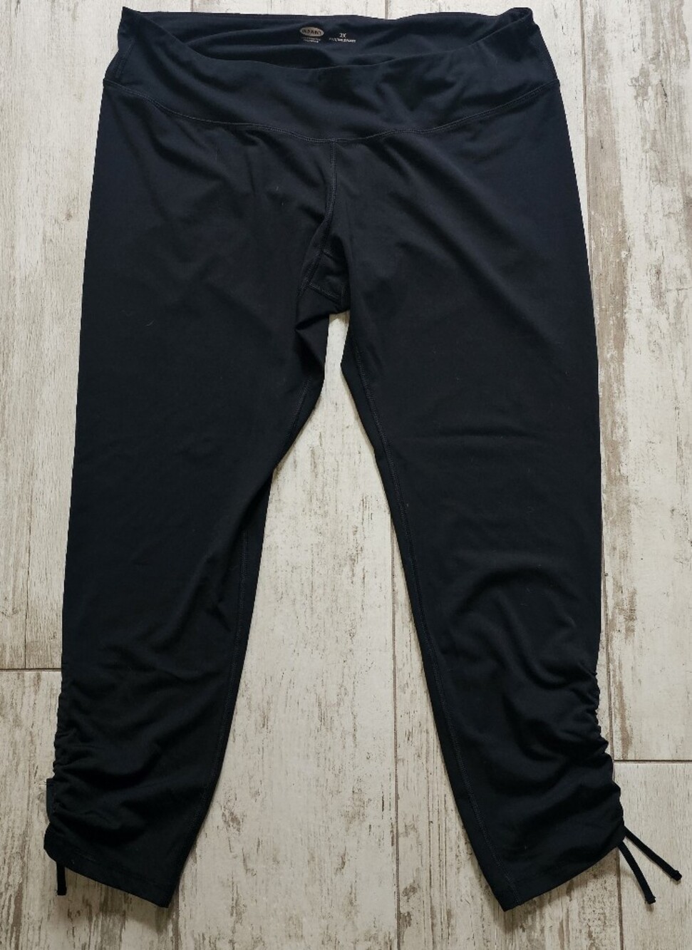 Womens 2X Black Capri Leggings - Ruched Legs